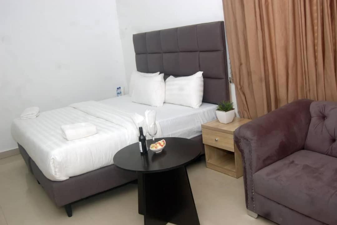 Tivoli Hotel Seafront Ikoyi Aliayabiagba Bagian luar foto