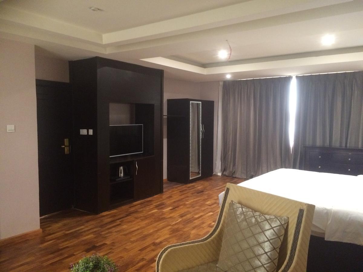 Tivoli Hotel Seafront Ikoyi Aliayabiagba Bagian luar foto