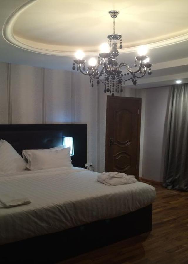 Tivoli Hotel Seafront Ikoyi Aliayabiagba Bagian luar foto
