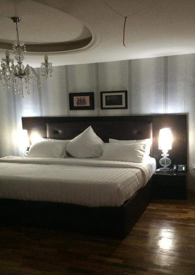 Tivoli Hotel Seafront Ikoyi Aliayabiagba Bagian luar foto