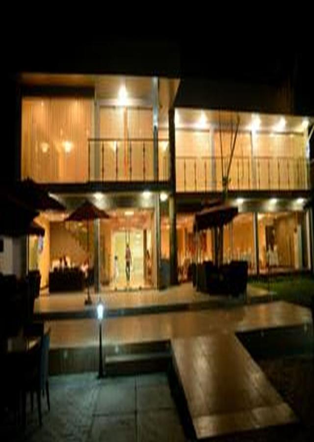 Tivoli Hotel Seafront Ikoyi Aliayabiagba Bagian luar foto