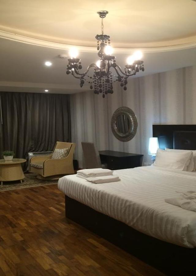 Tivoli Hotel Seafront Ikoyi Aliayabiagba Bagian luar foto