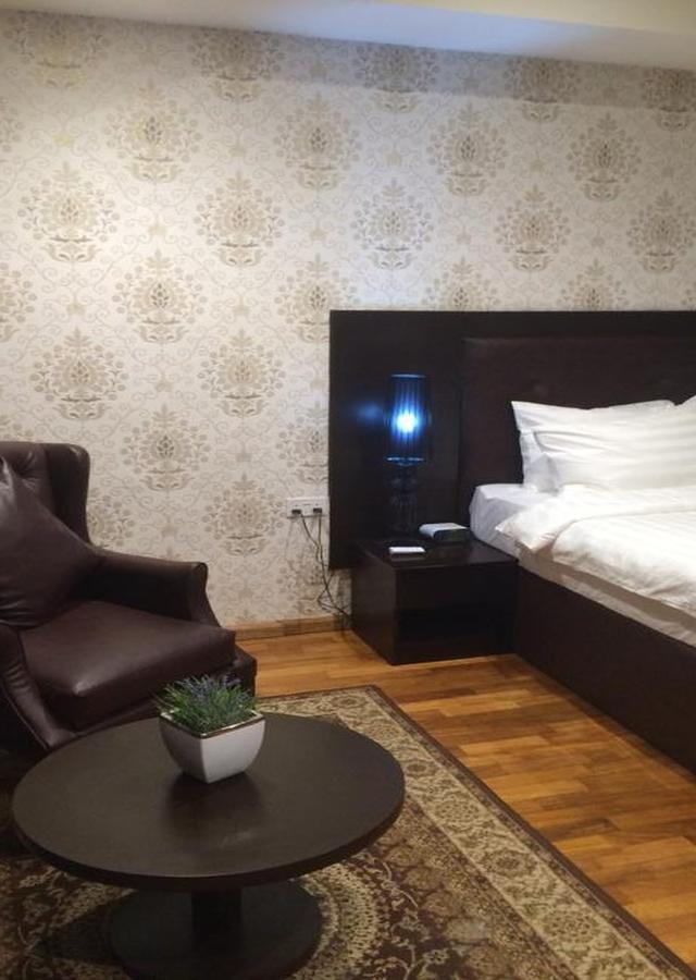 Tivoli Hotel Seafront Ikoyi Aliayabiagba Bagian luar foto
