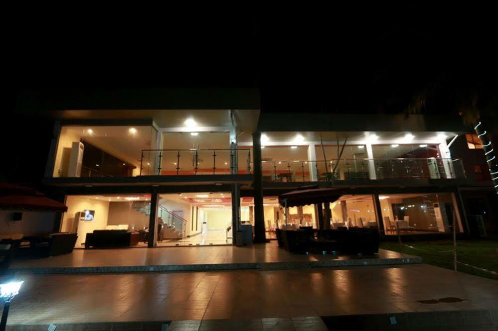 Tivoli Hotel Seafront Ikoyi Aliayabiagba Bagian luar foto