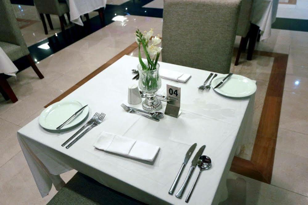 Tivoli Hotel Seafront Ikoyi Aliayabiagba Bagian luar foto