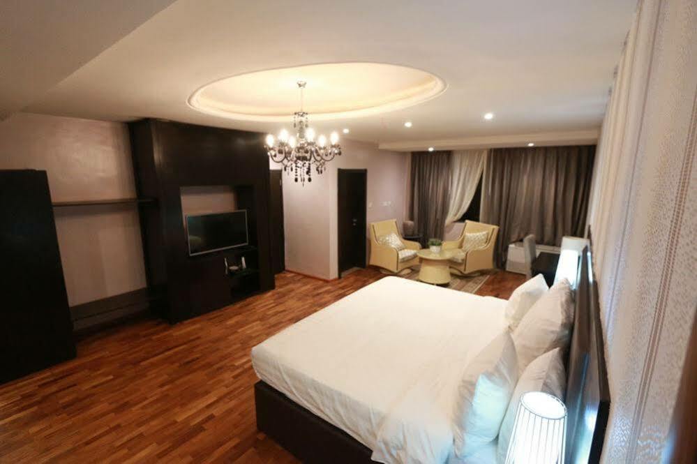 Tivoli Hotel Seafront Ikoyi Aliayabiagba Bagian luar foto