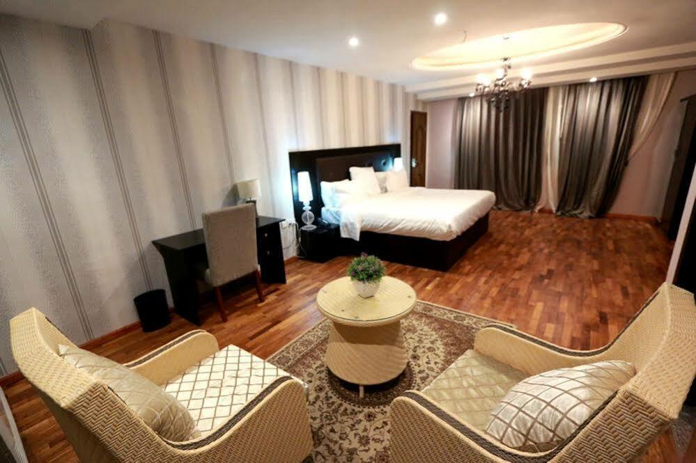 Tivoli Hotel Seafront Ikoyi Aliayabiagba Bagian luar foto